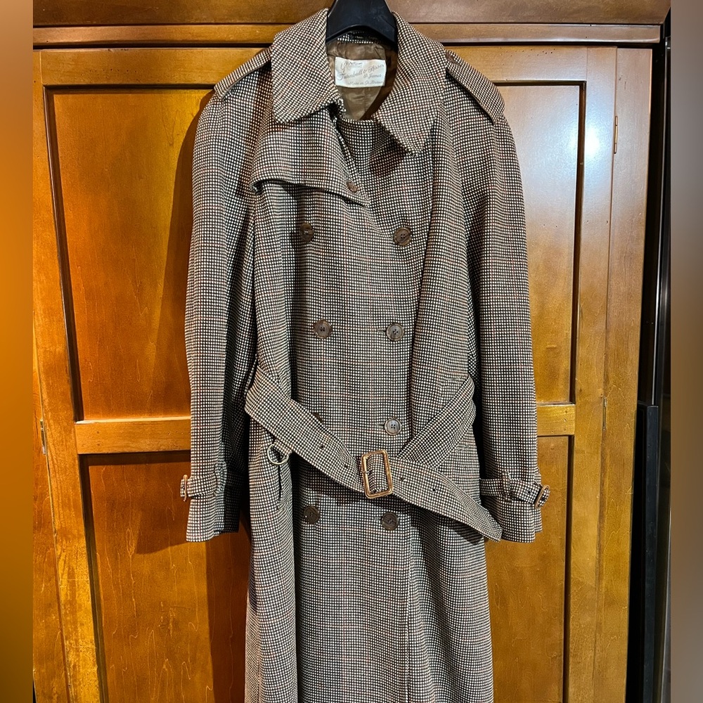 Like new Woman’s  Turnbell & Asser Houndstooth Vintage belted trench coat